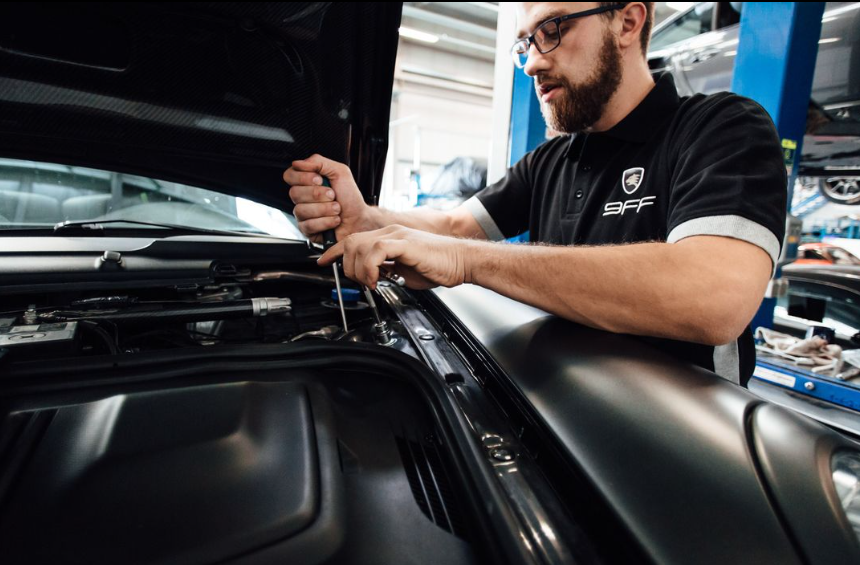 Offene Stelle: KFZ-Mechatroniker Geselle/Meister (M/W/D)