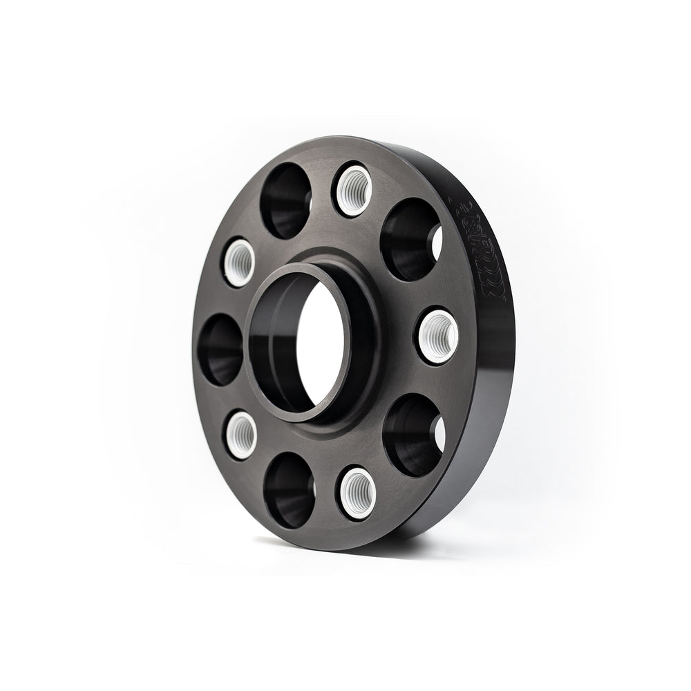 
                  
                    Eine stehende, schwarze Spurverbreiterungen der Marke H&R Spezialfedern, mit einem eingravierten H&R Logo, passend für Porsche 911
                  
                