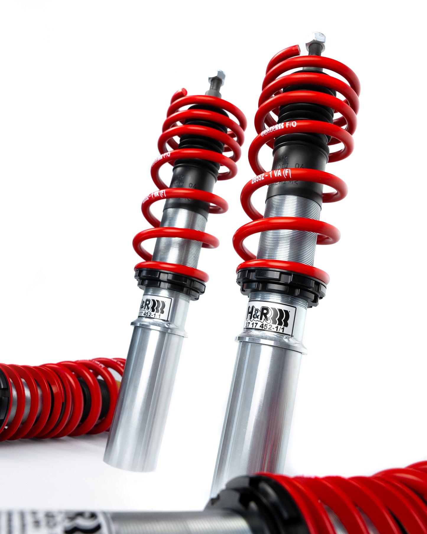 
                  
                    zwei stehende, rot-silberne Gewindefahrwerke der Marke H&R Spezialfedern, passend für Porsche 911
                  
                